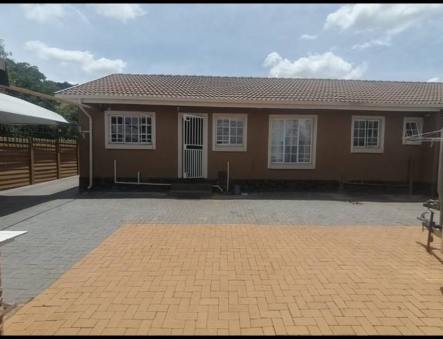 3 BEDROOM HOUSE FOR SALE IN GEELHOUTPARK